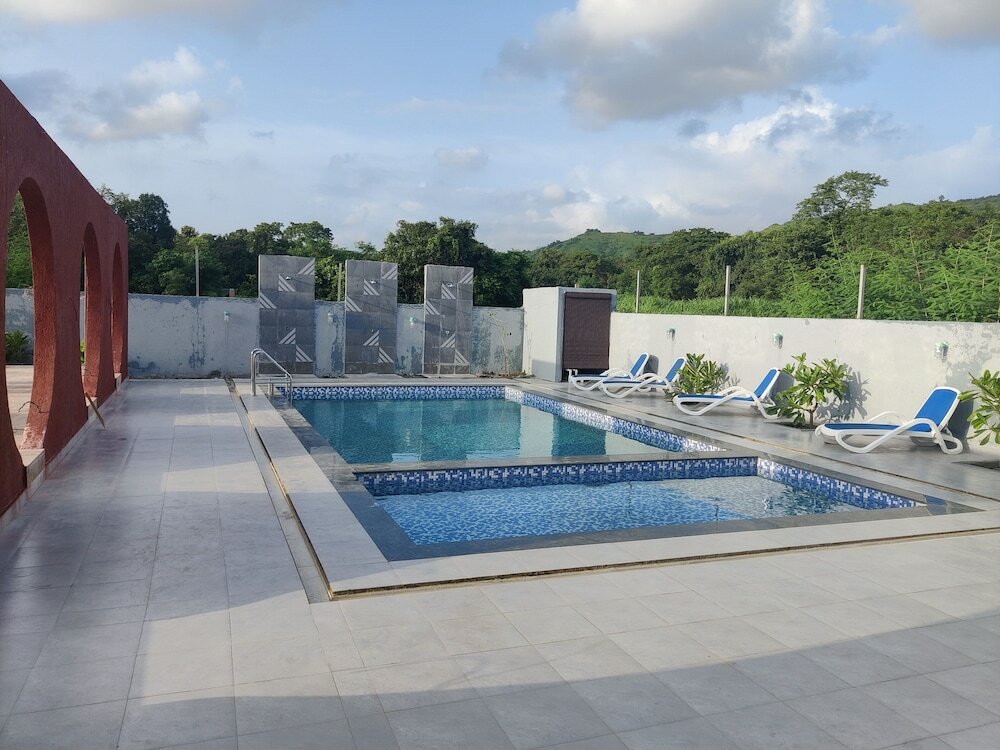 Фото Pushp Vatika Resort & Lawns