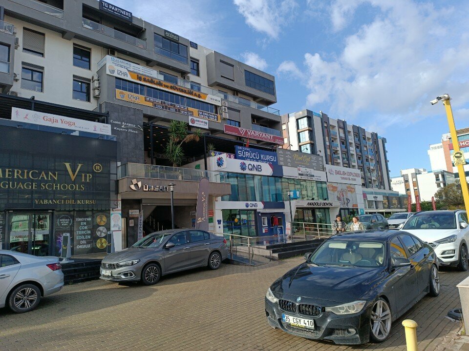 مركز أعمال Cadde Anadolu Kasarci Plaza ، إزمير، صورة