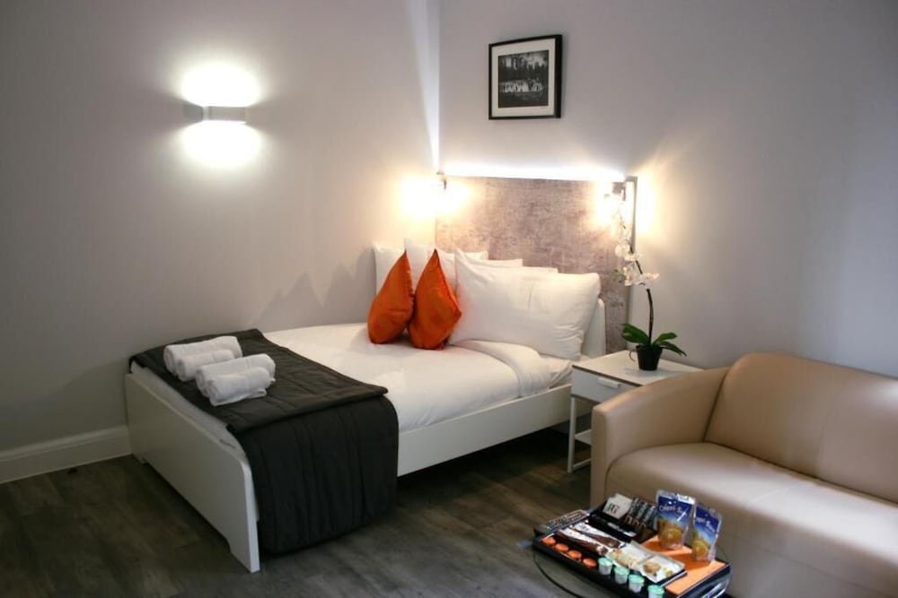 Фото Westciti Caroco Aparthotel