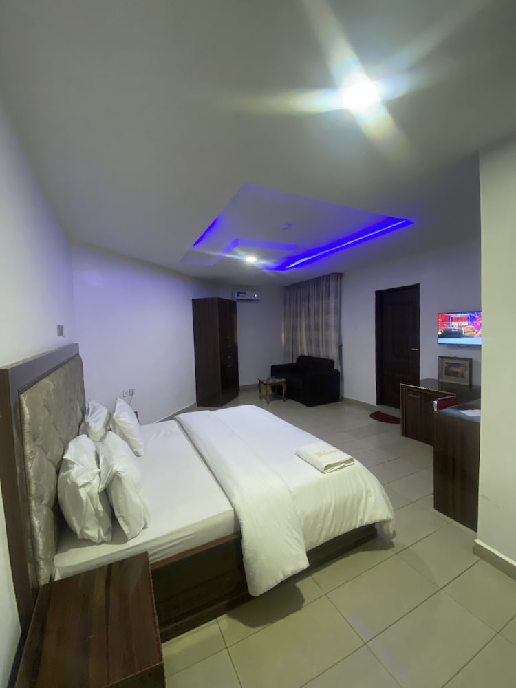 Фото Golden Astoria Hotel