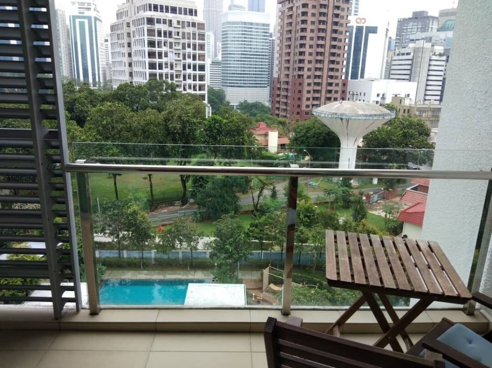 Фото Suasana Suites Bukit Ceylon