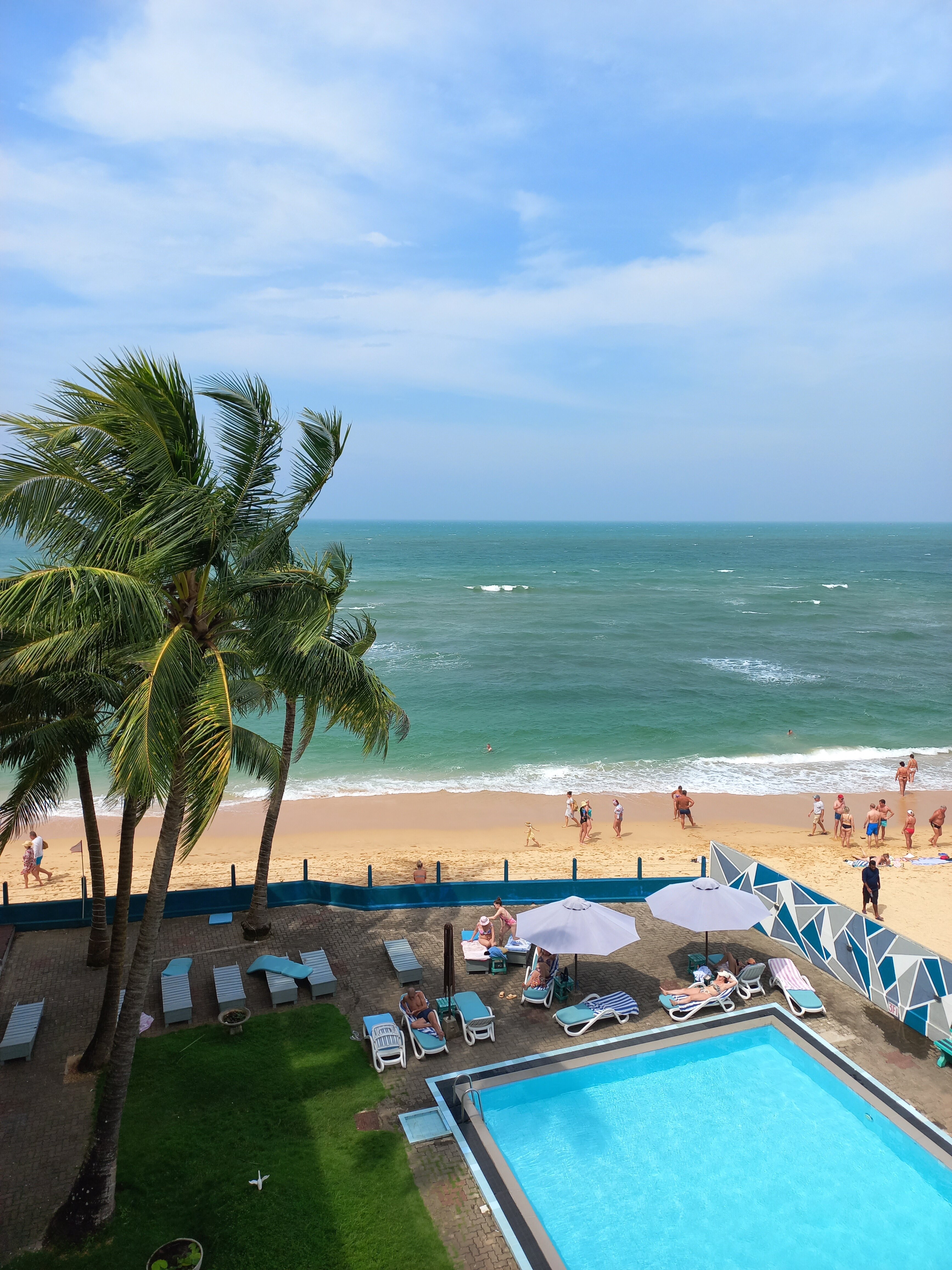 Фото Hikkaduwa Beach Hotel