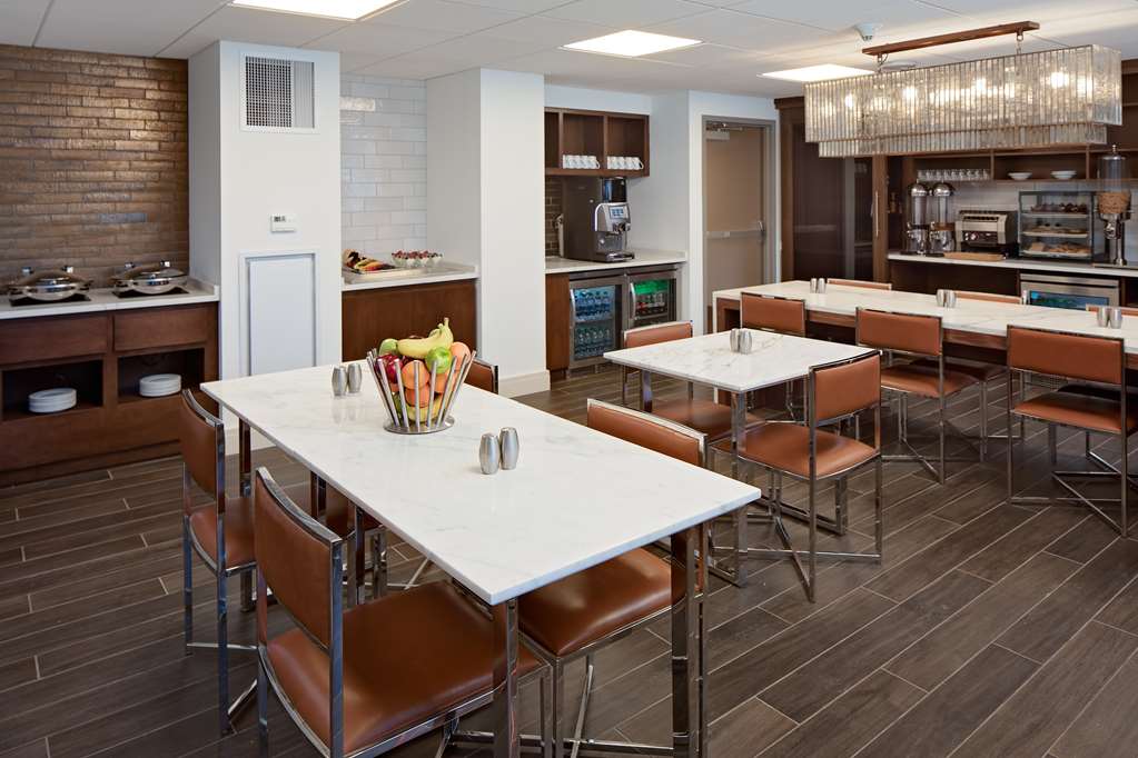 Фото Hilton Nashville Airport