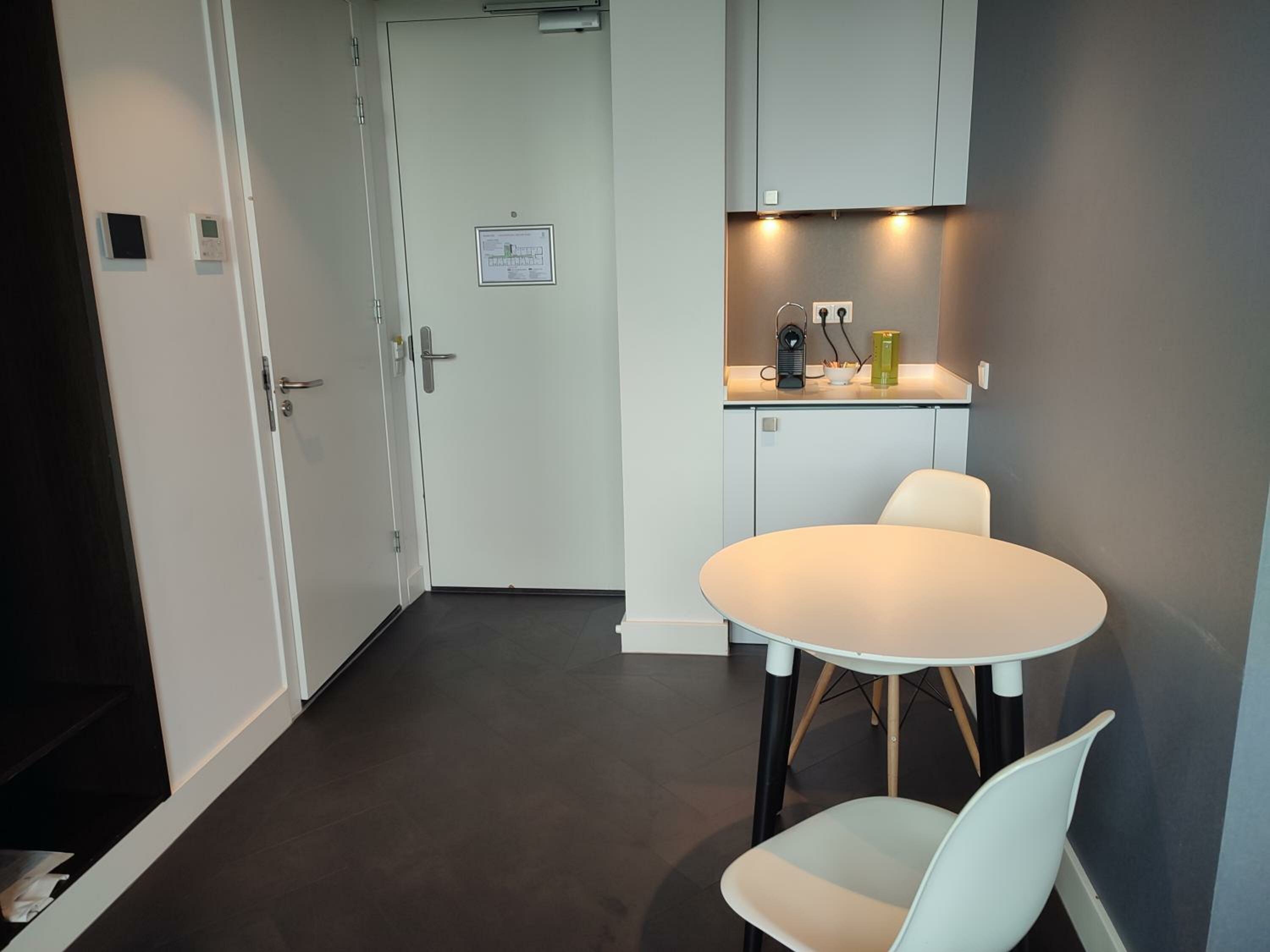 Фото B-aparthotel Kennedy