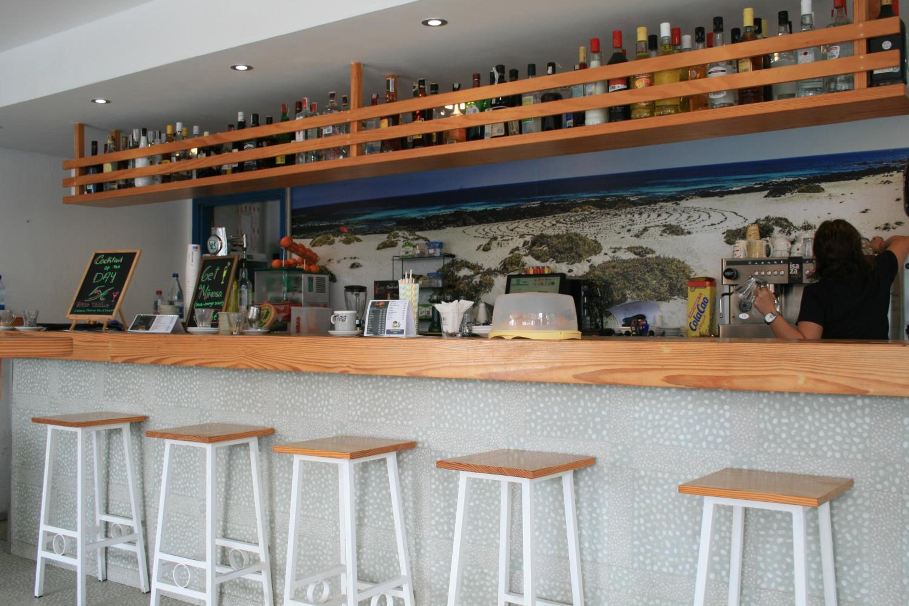 Фото Apartahotel Costa Volcán