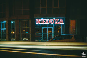 Meduza (Pionerskaya Street, 4А) ، مطعم يقدم الشيشة