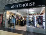 White house (Puteyskaya Street, 5к2), clothing store