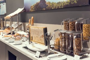 отель Wyndham Garden Astana