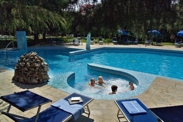 Фото отеля 2