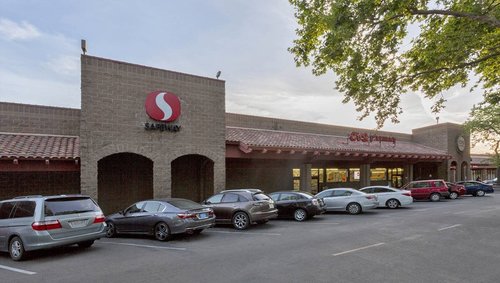 Shopping mall San Leandro Plaza, San Leandro, photo