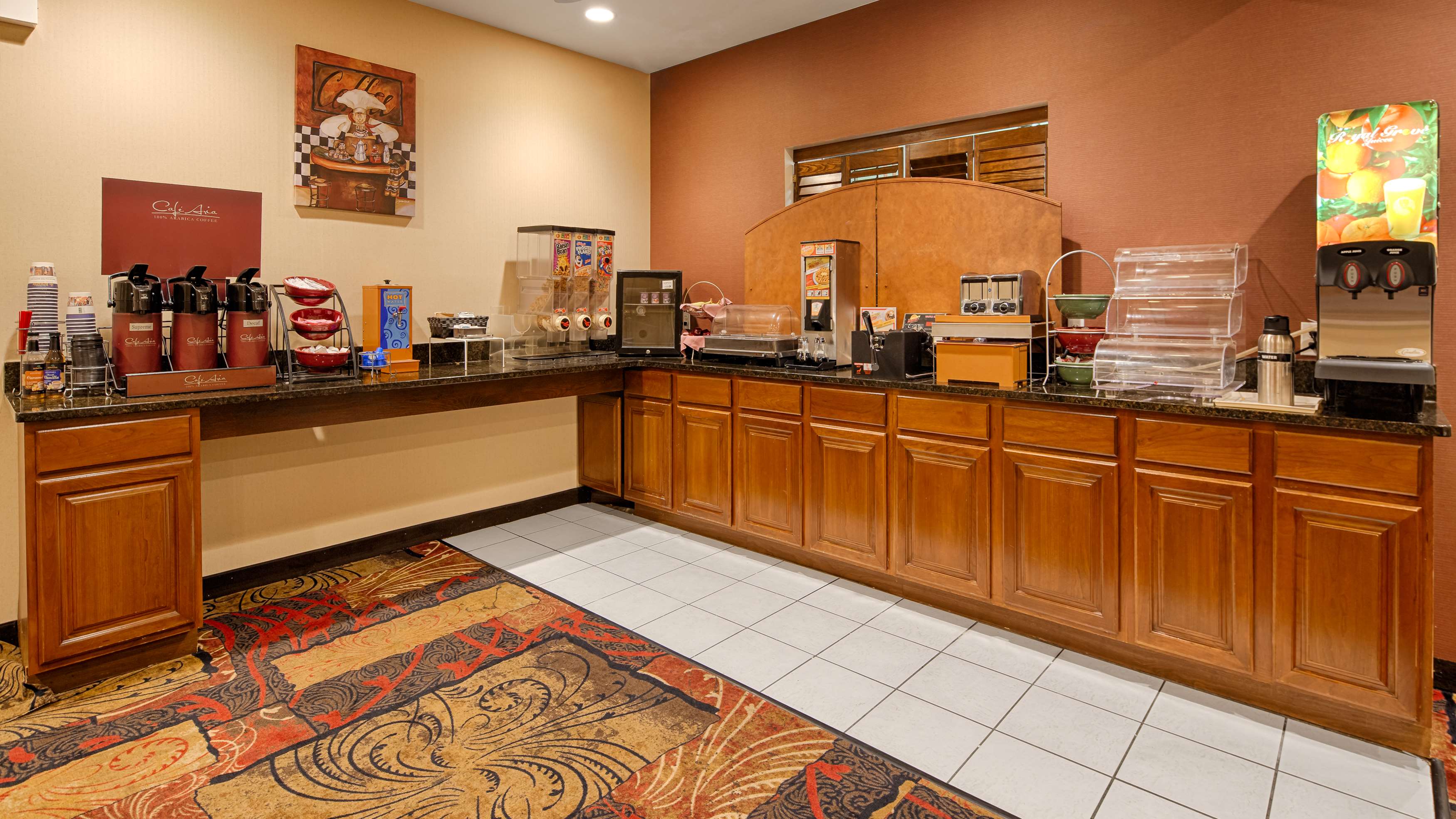 Фото Best Western Plaza Hotel Saugatuck