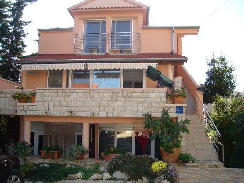 Фото Apartments Ljiljana