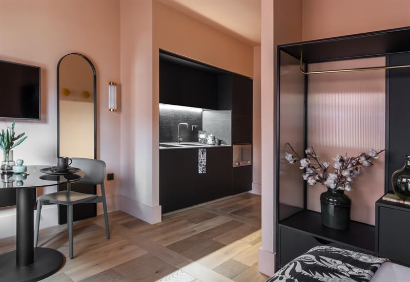 Фото Whitworth Locke