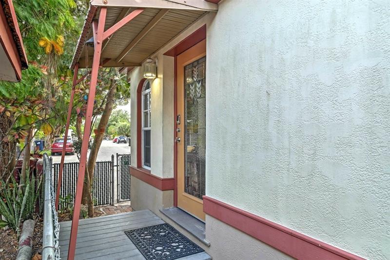 Фото Miami Beach HomeStay