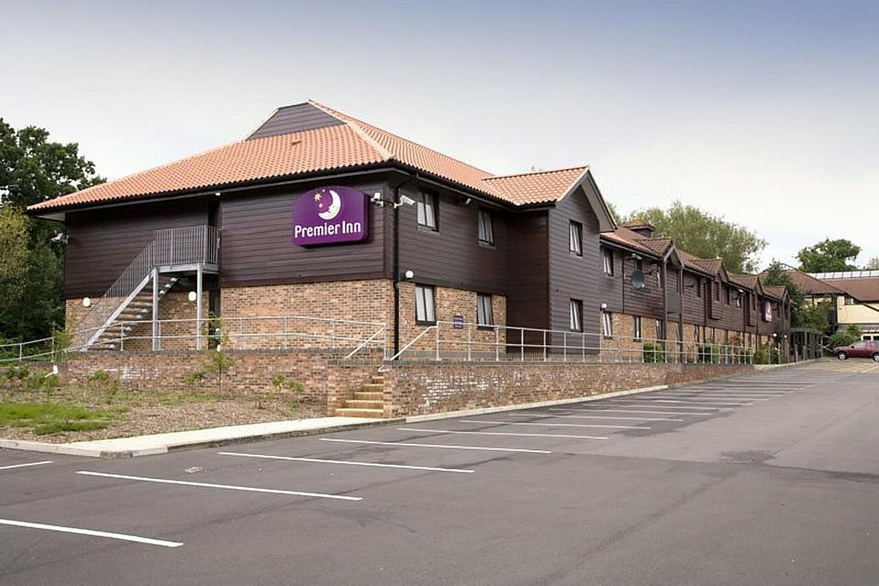 Фото Premier Inn Chessington hotel