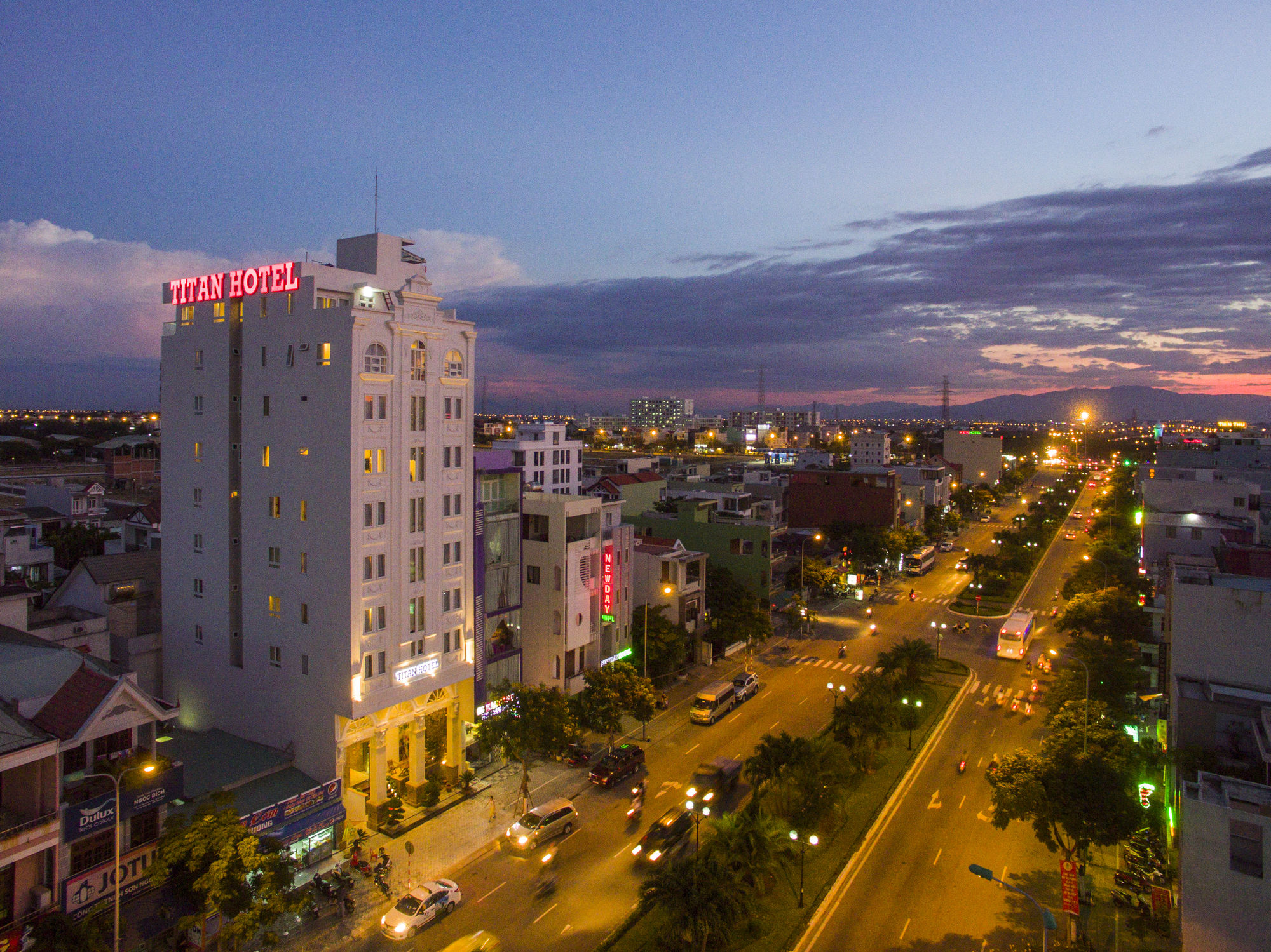 Фото Titan Hotel