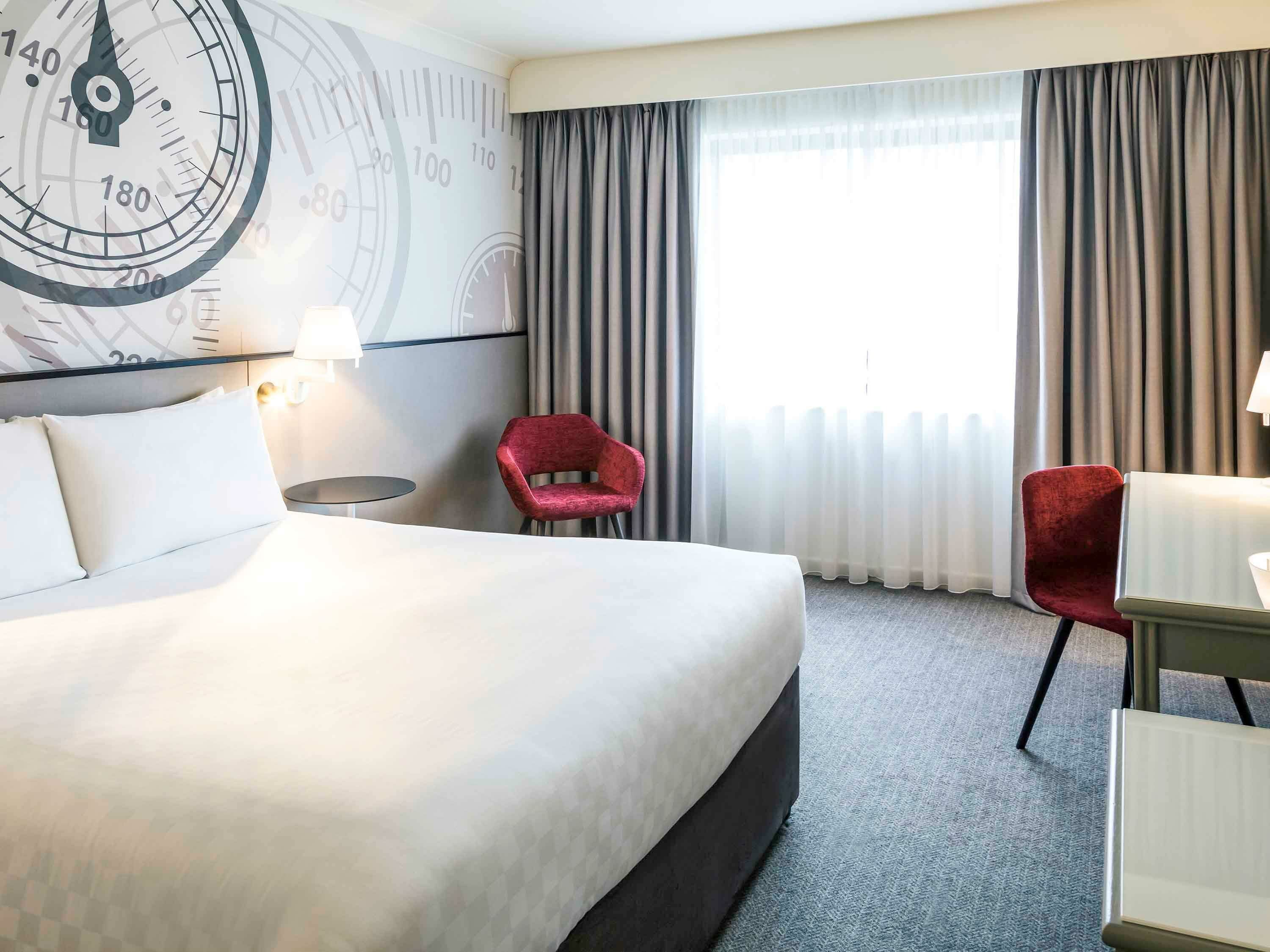 Фото Mercure Dartford Brands Hatch Hotel & SPA