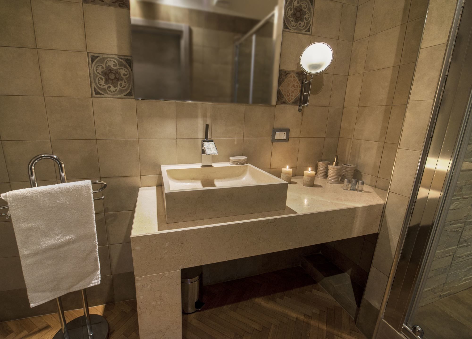 Фото Penthouse Station Luxury Suites & Apts