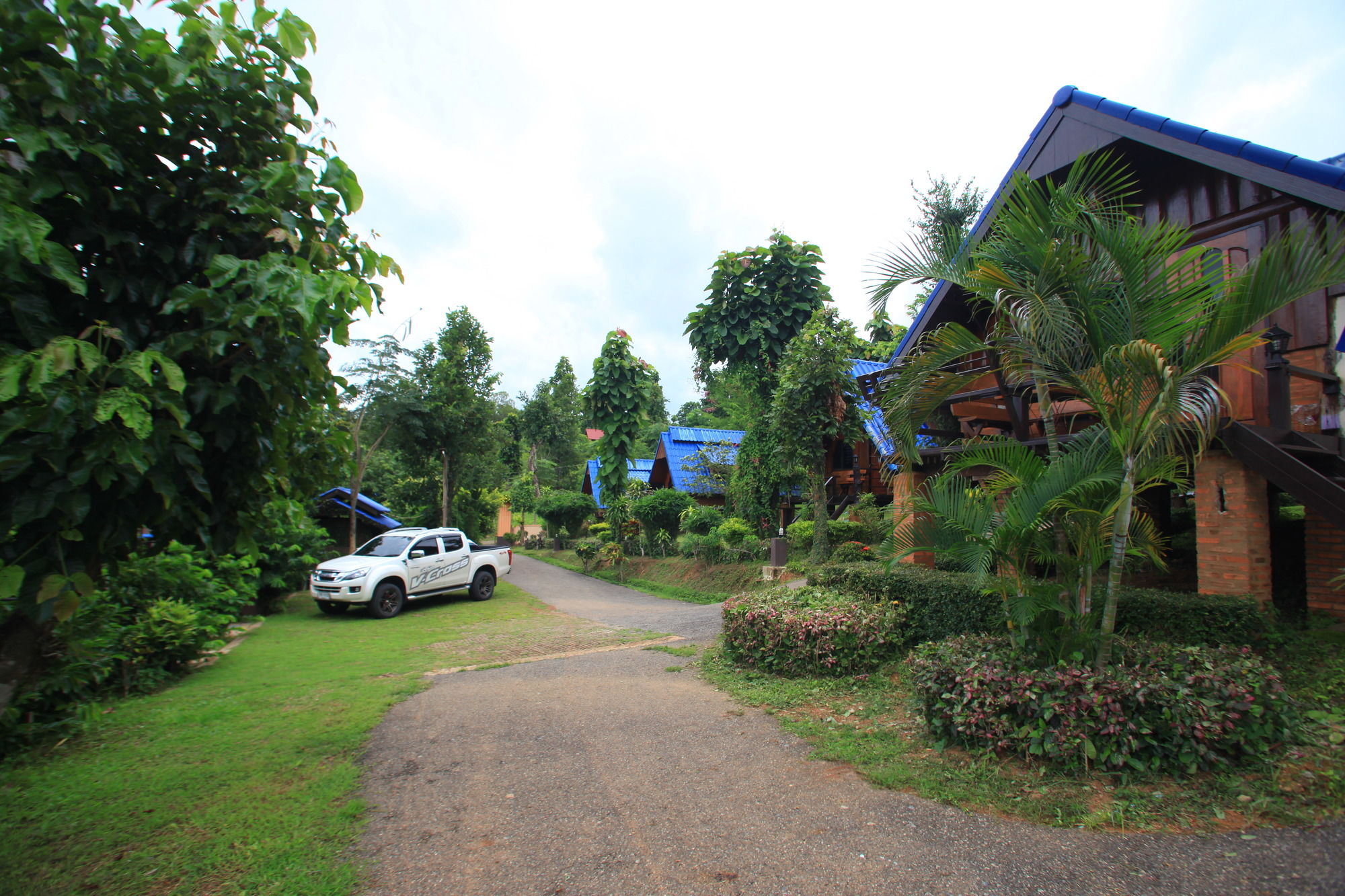 Фото Banphu Montalang Resort