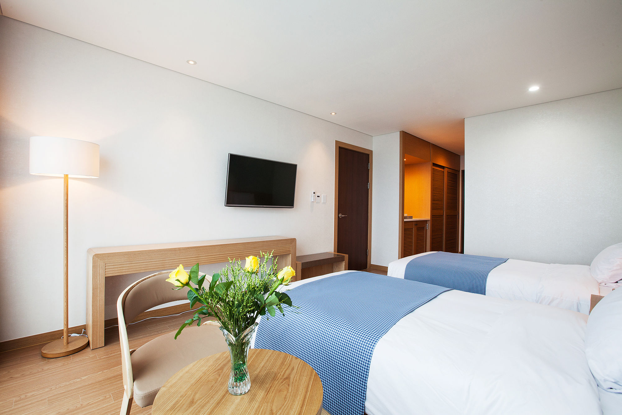 Фото You Us Hotel