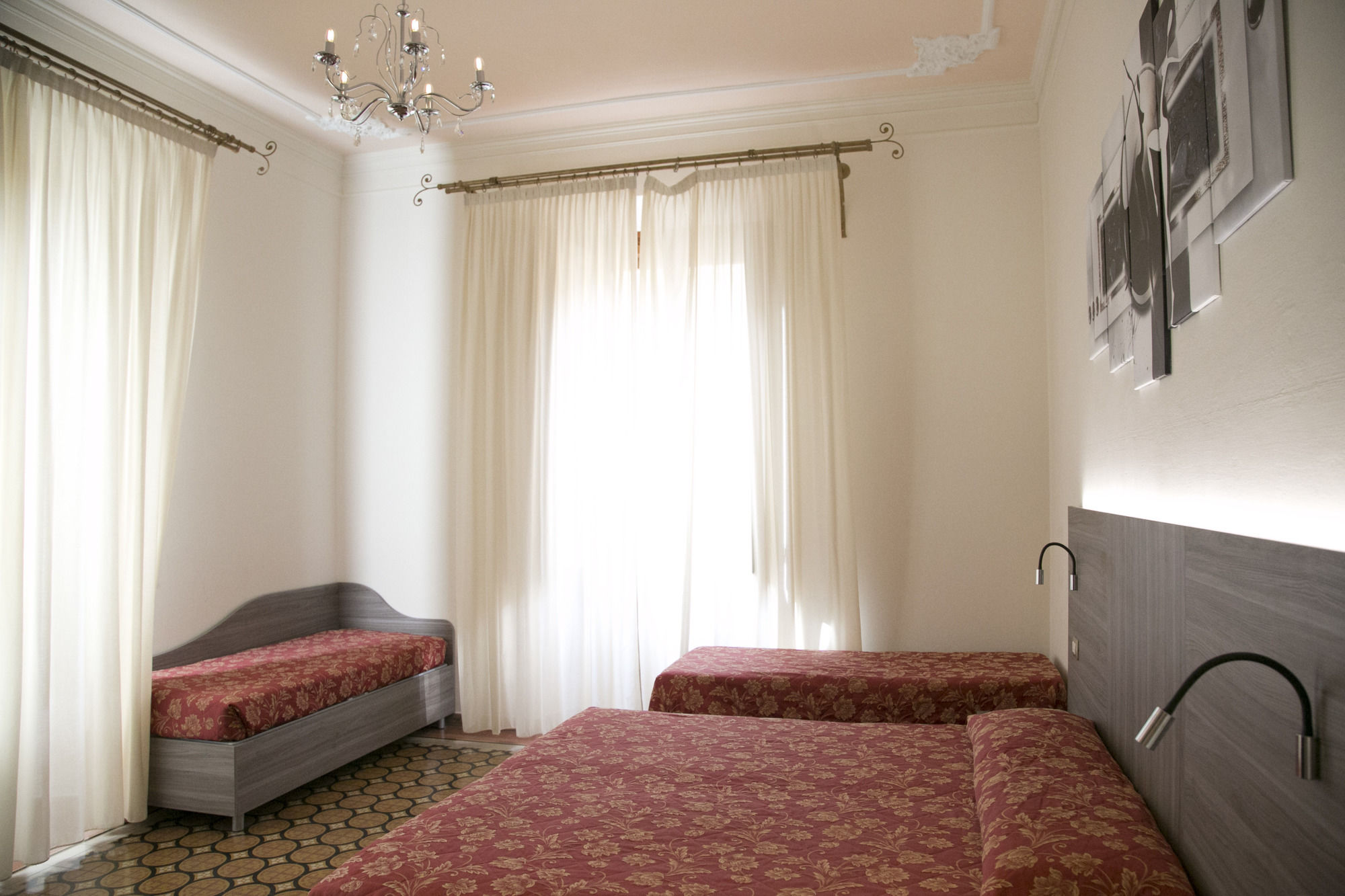 Фото Astrid Hotel