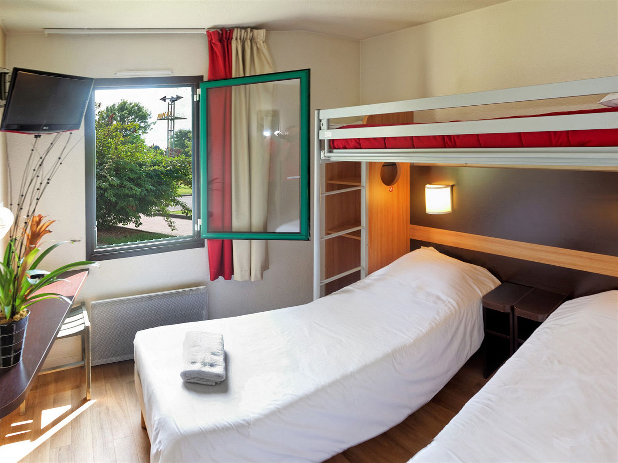 Фото Hôtel Inn Design Chartres Resto Novo