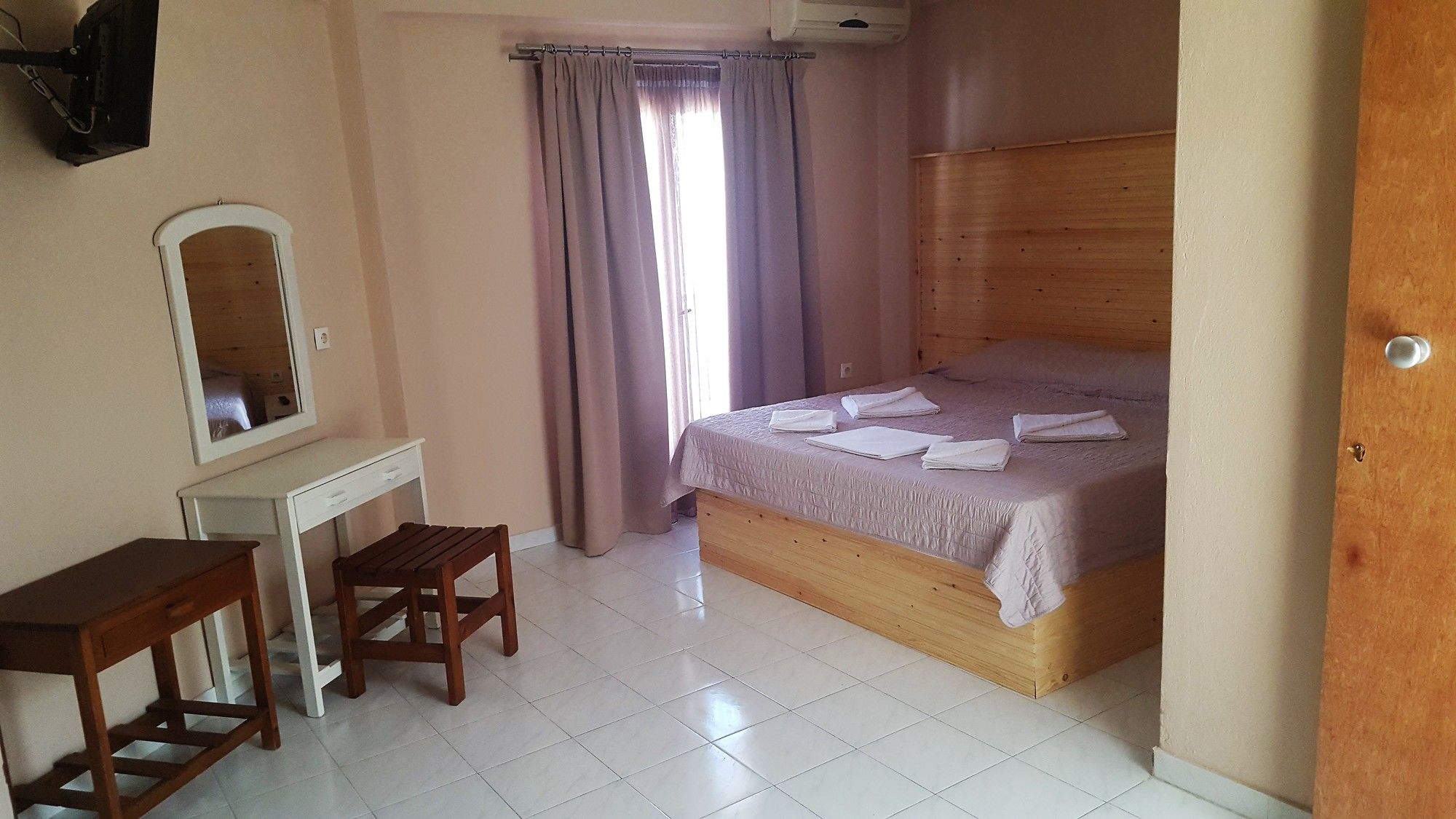 Фото Anemos Hotel