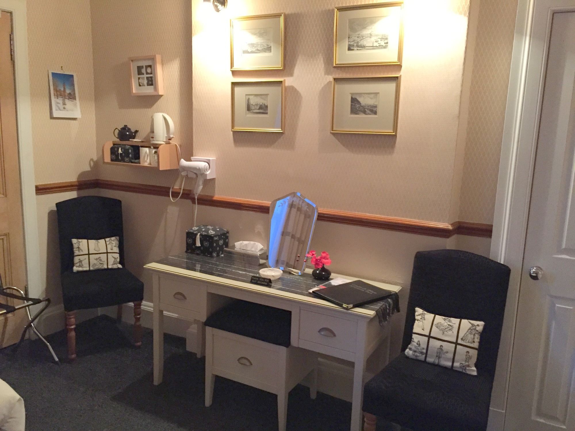 Фото Lauderville Guest House