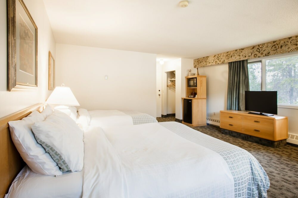 Фото Mountaineer Lodge