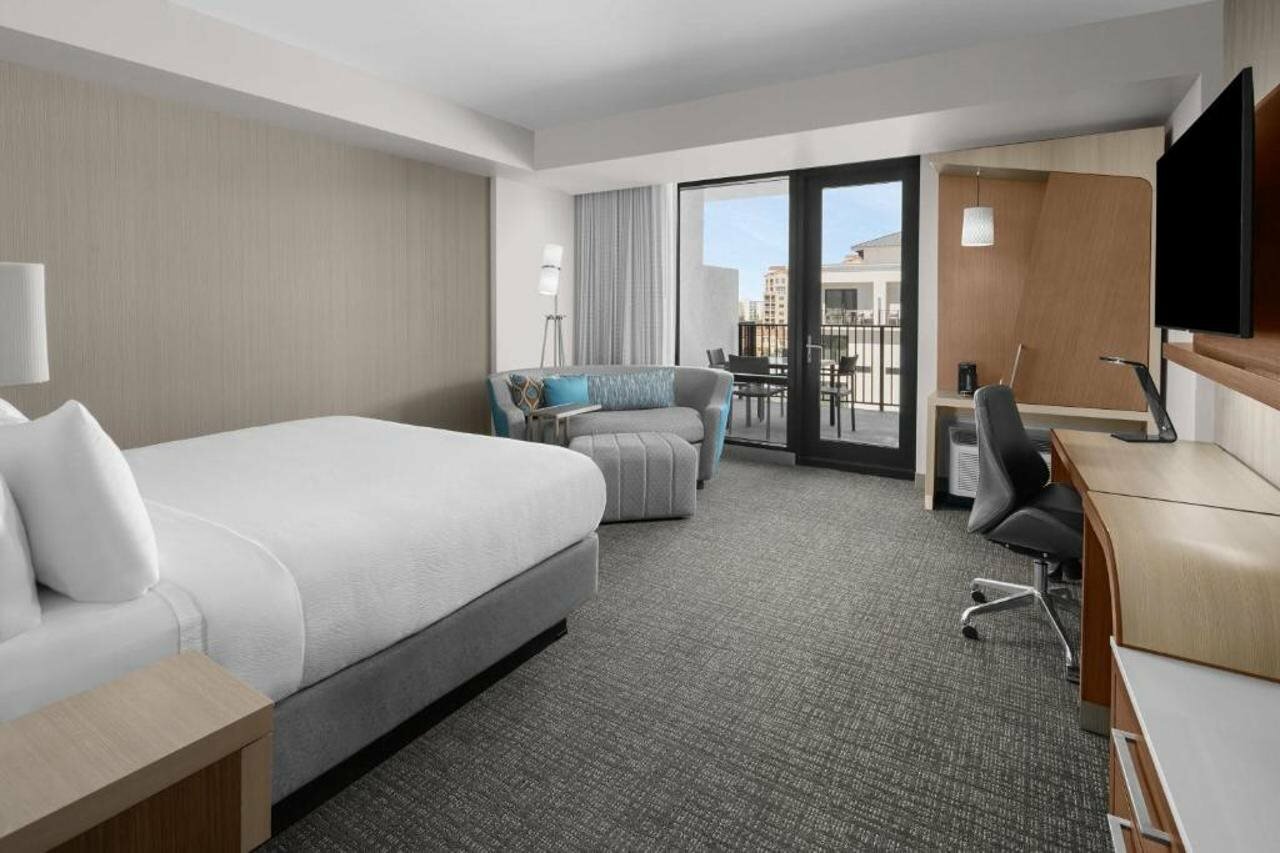 Фото Courtyard by Marriott Clearwater Beach