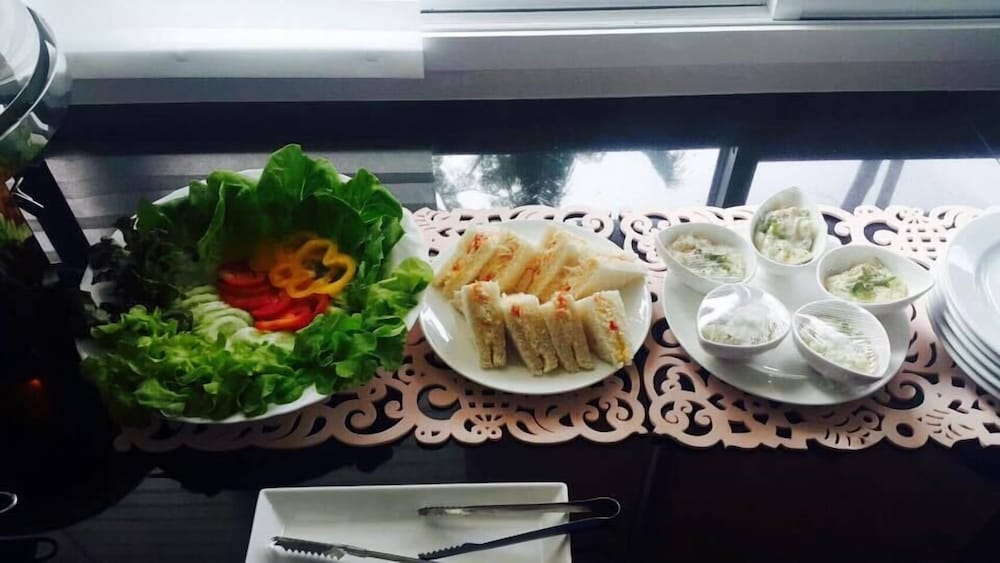 Фото Peak Boutique City Hotel