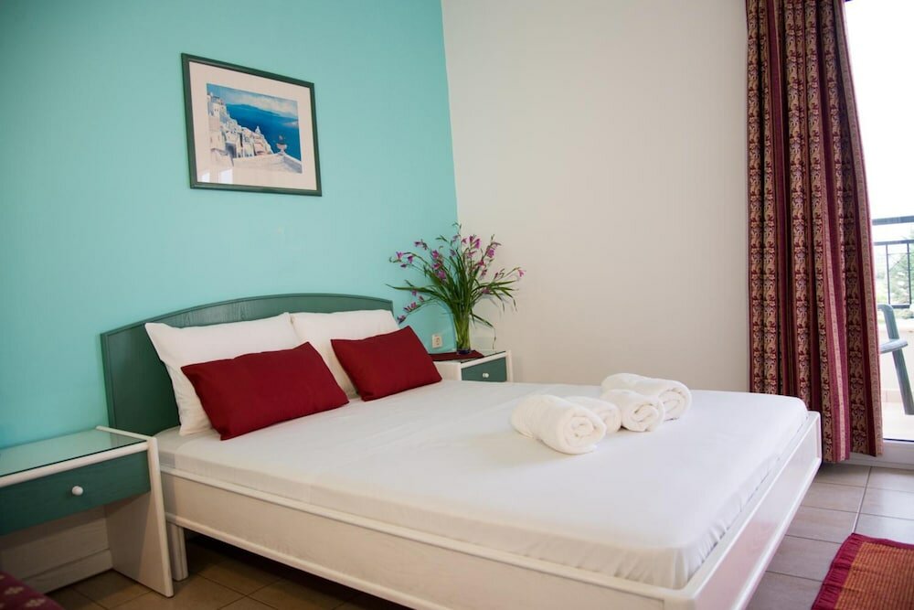 Фото Theoni Apartments