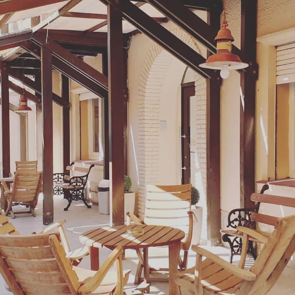 Фото отеля 2