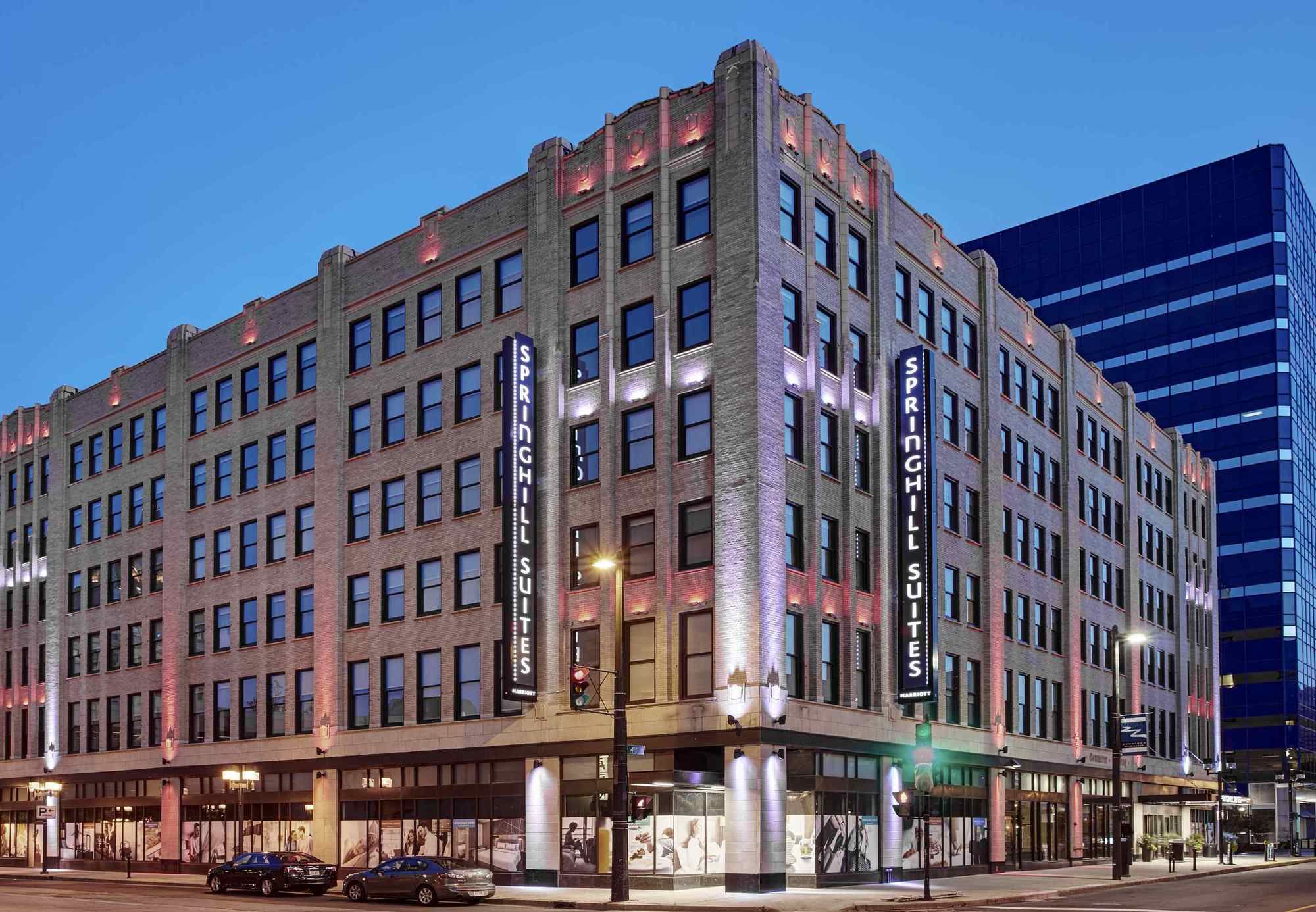 Фото SpringHill Suites by Marriott Milwaukee Downtown