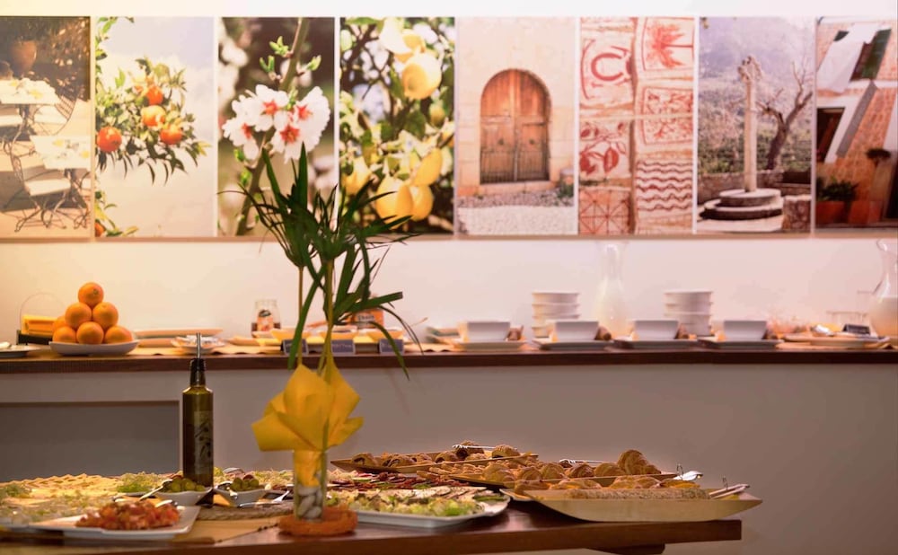 Фото Fornalutx Petit Hotel