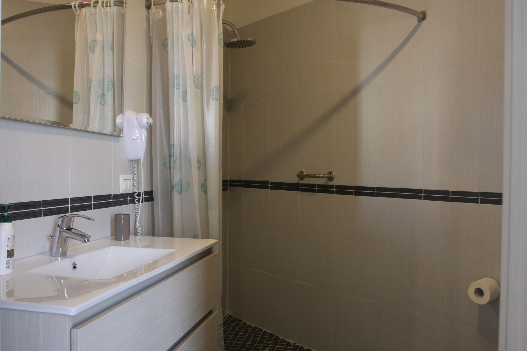 Фото Base Napoli B&b