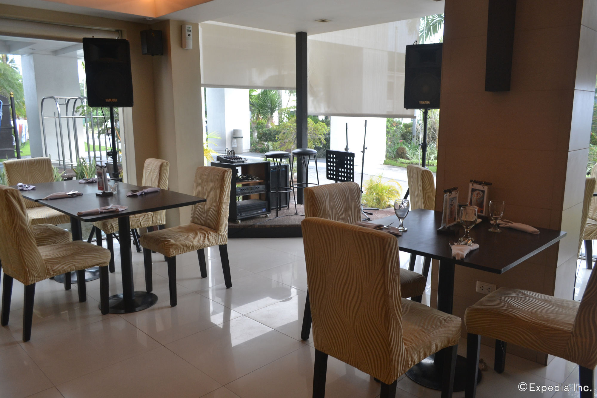 Фото East Asia Royale Hotel