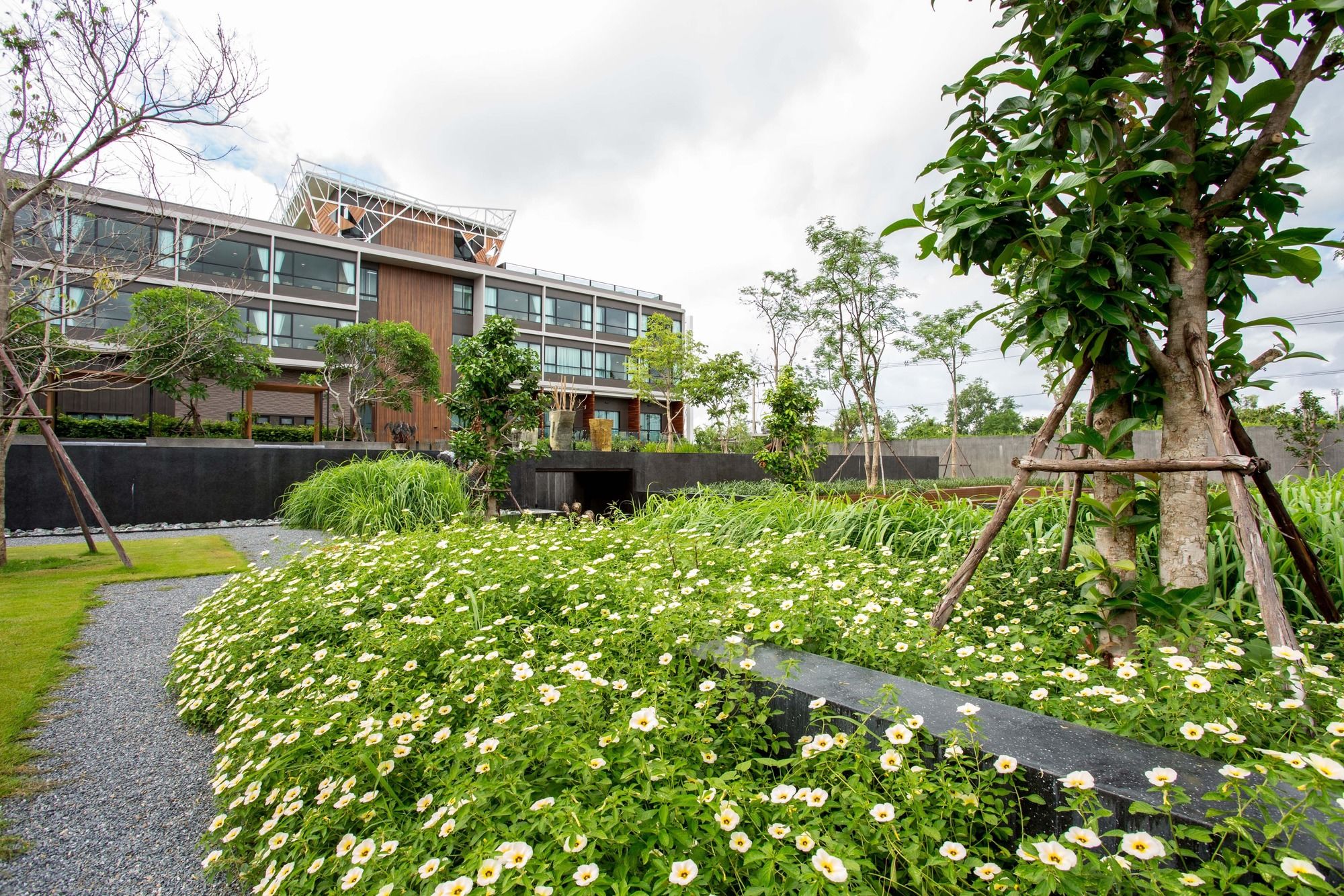 Фото Отель North Hill City Resort