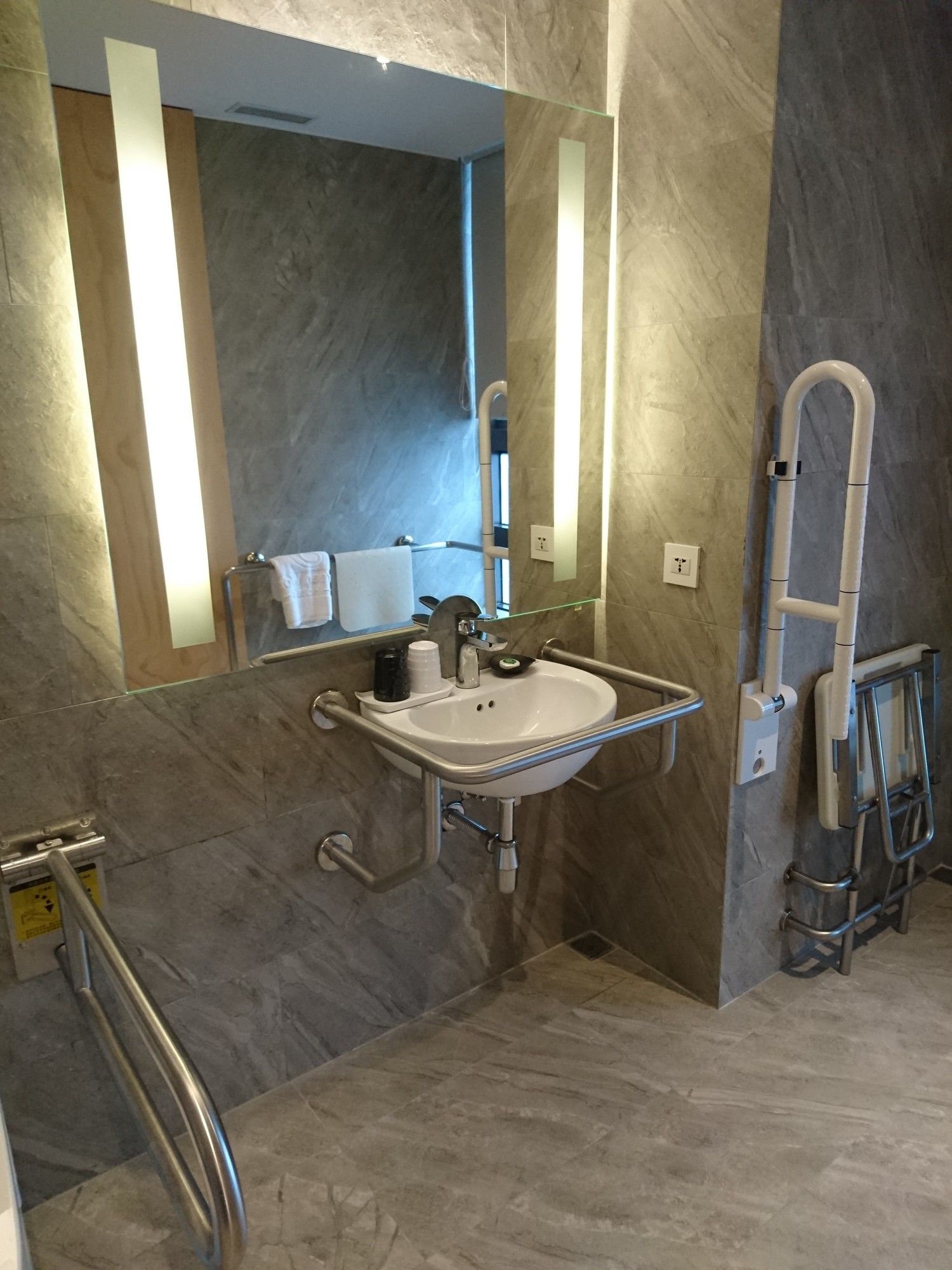 Фото Green World NanGang Hotel