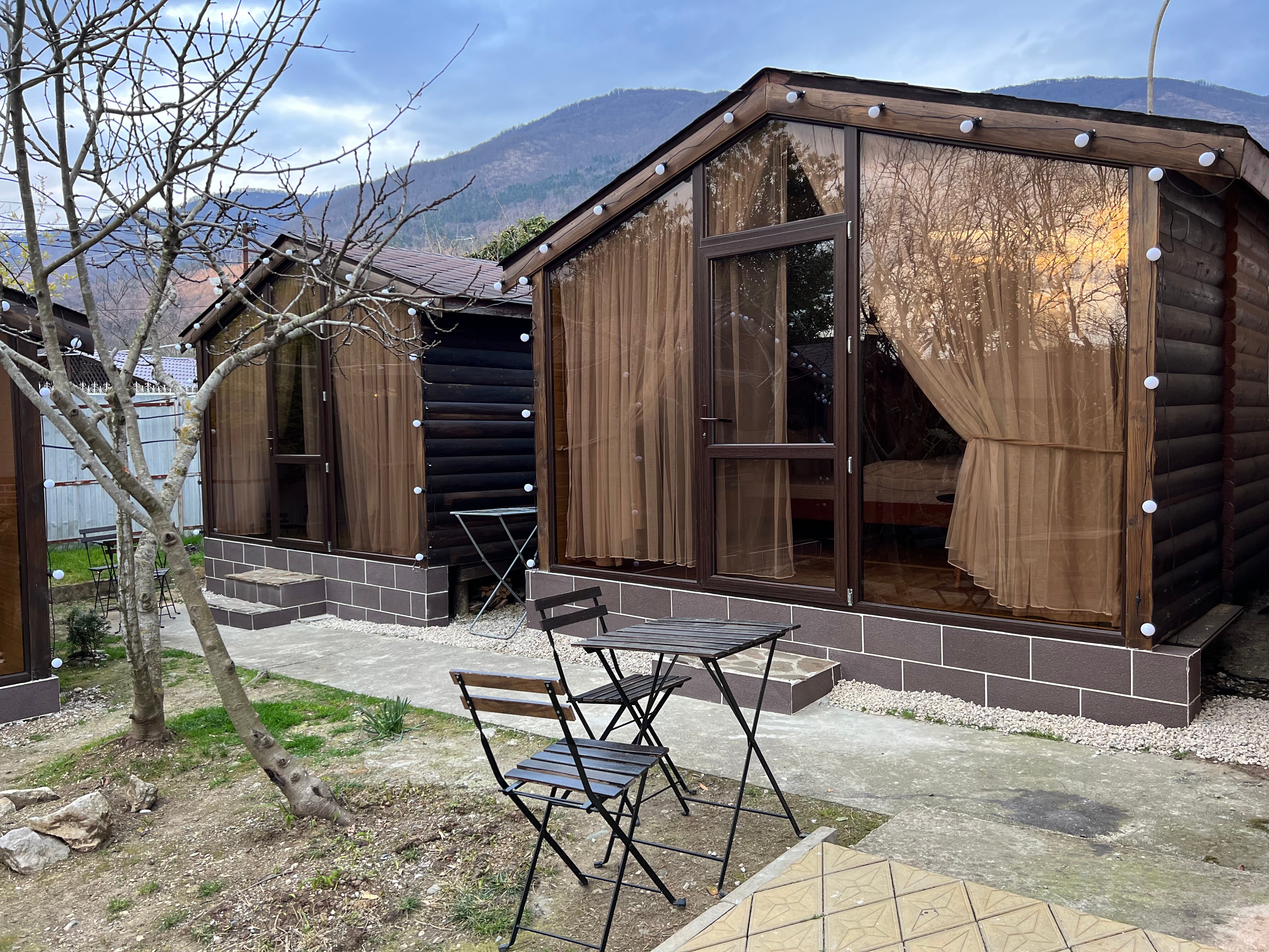 Фото Комплекс Коттеджи в Гагре