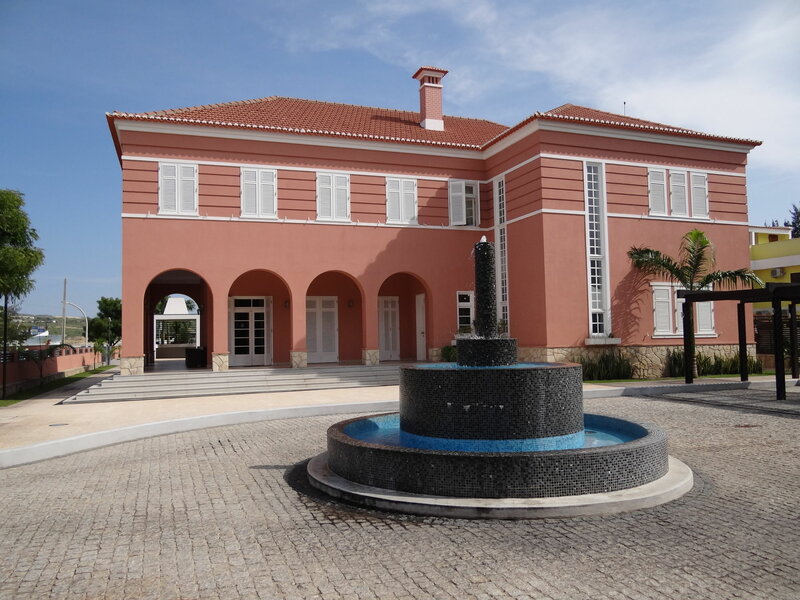 Гостиница Casa Rosa в Лобиту