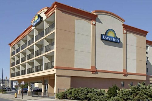 Внешний вид отеля Days Inn by Wyndham Atlantic City Beachblock в Атлантик-Сити, фото 1