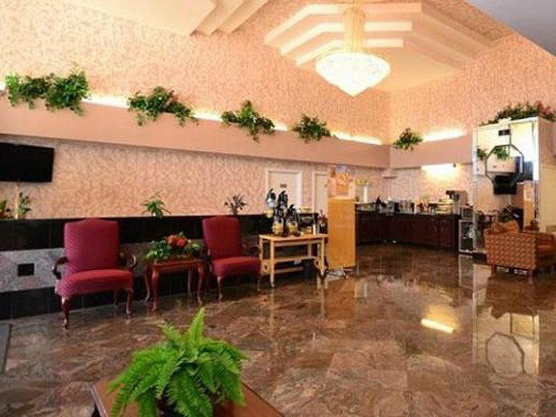 Фото Econo Lodge Inn & Suites West - Energy Corridor