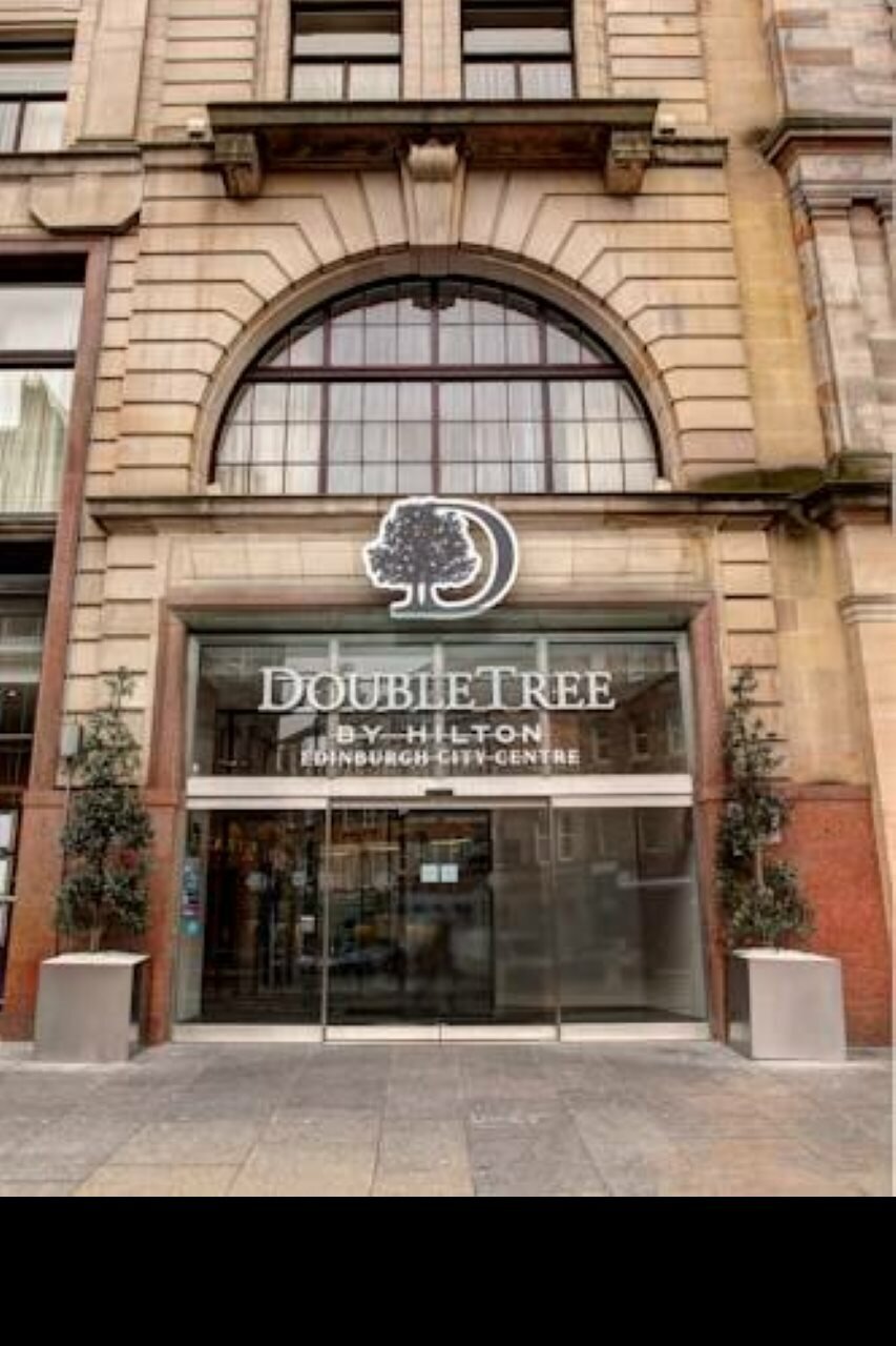 Фото DoubleTree by Hilton Edinburgh City Centre
