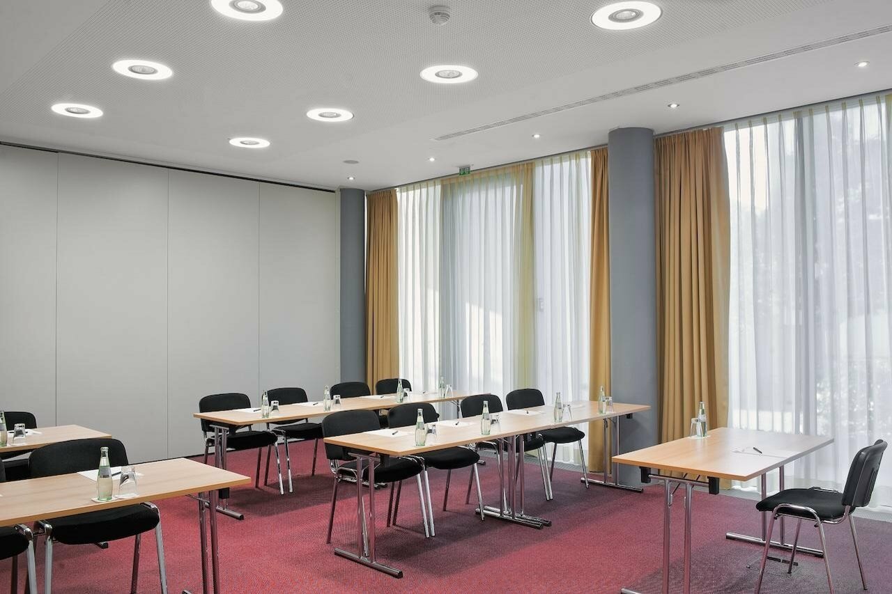 Фото DoubleTree by Hilton Frankfurt Niederrad