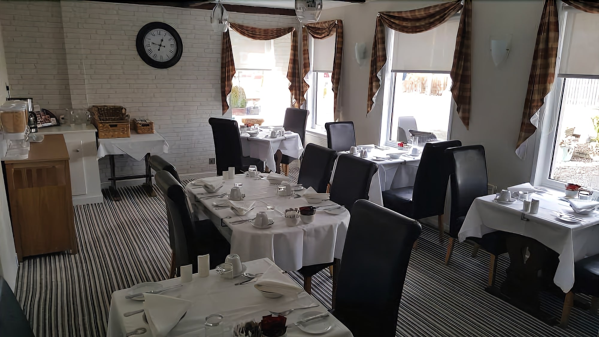 Фото Oyo Inverour Guest House