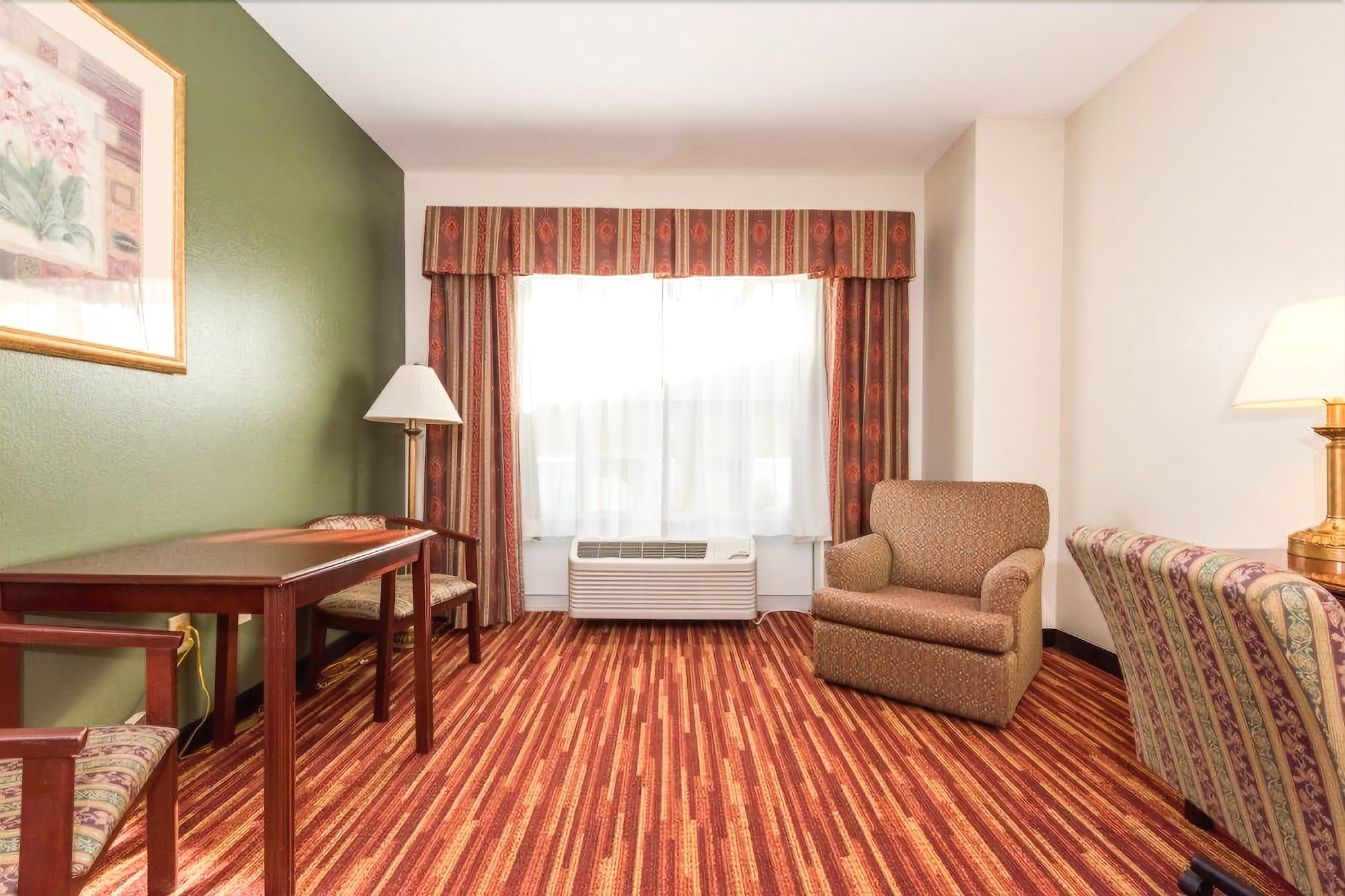 Фото Stay Inn & Suites Montgomery