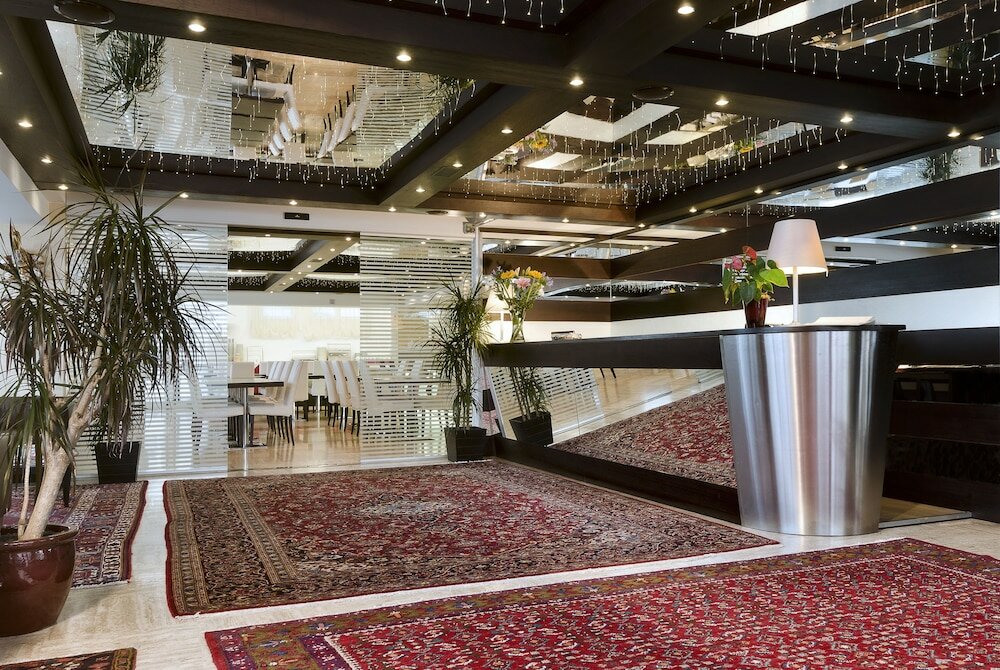 Фото Hotel Petit Palais