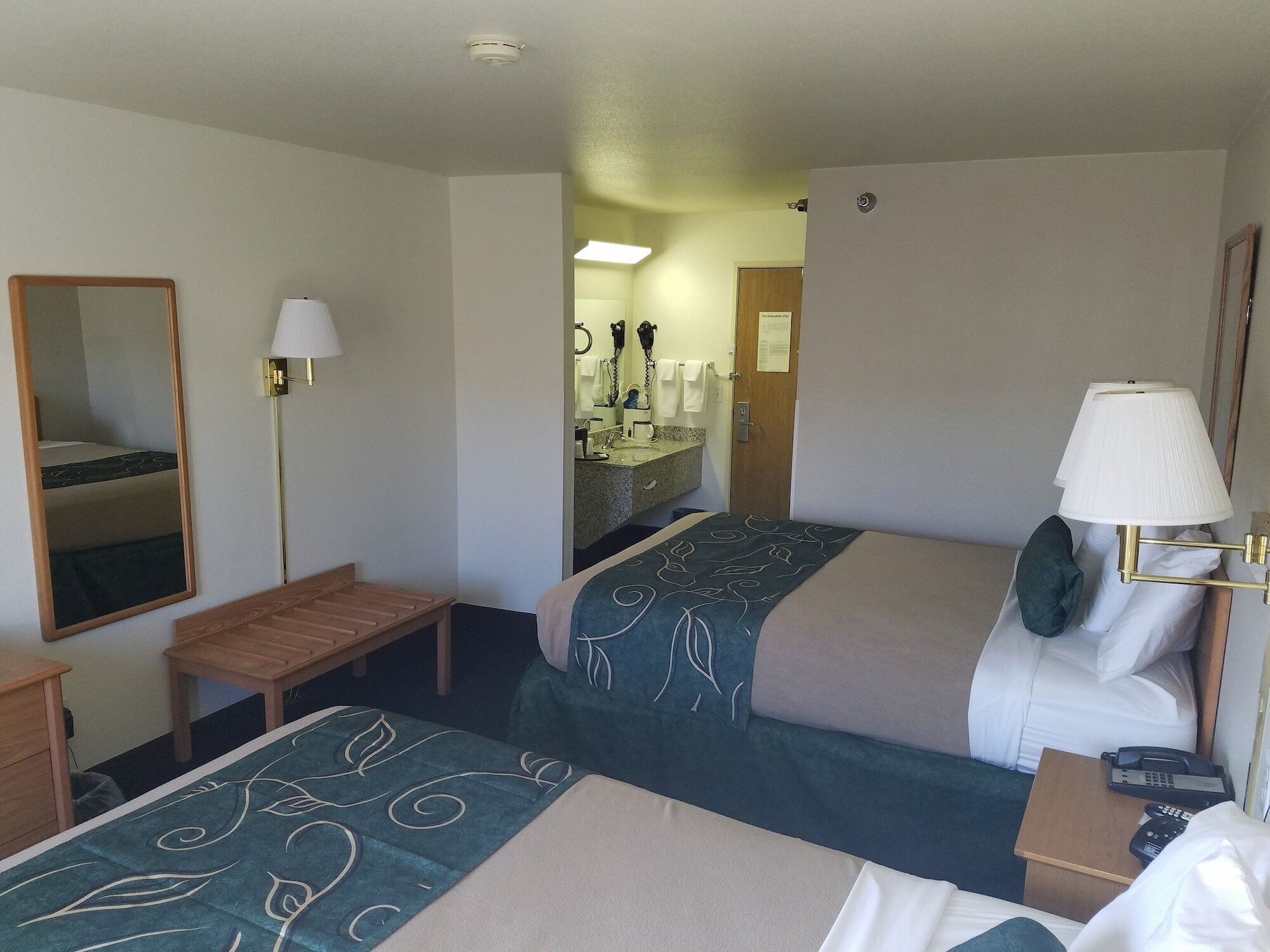 Фото Travelodge by Wyndham Cheyenne