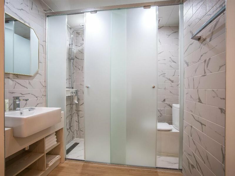 Фото Aroomi Hotel